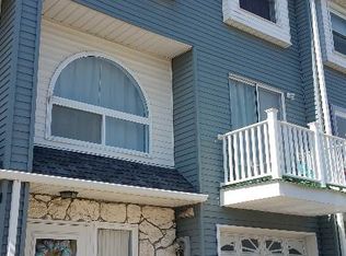 34 Country Dr S, Staten Island, NY 10314