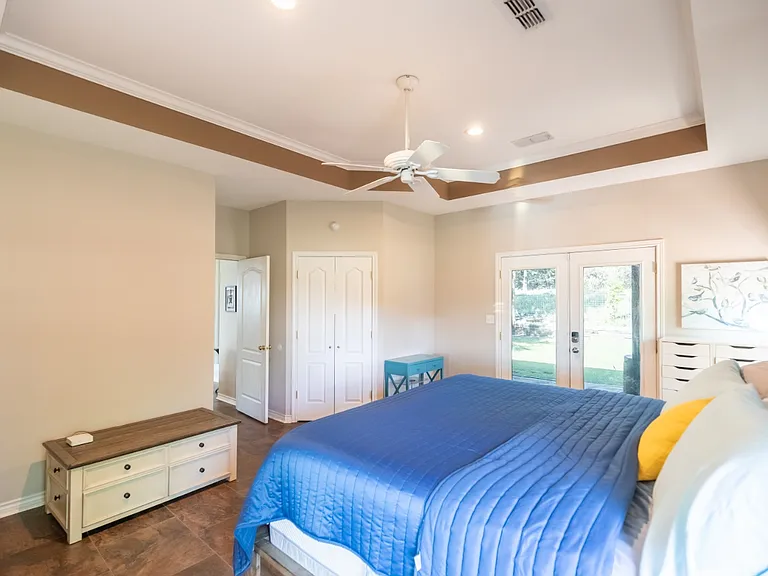 364 Alexandra Dr — Photo 10