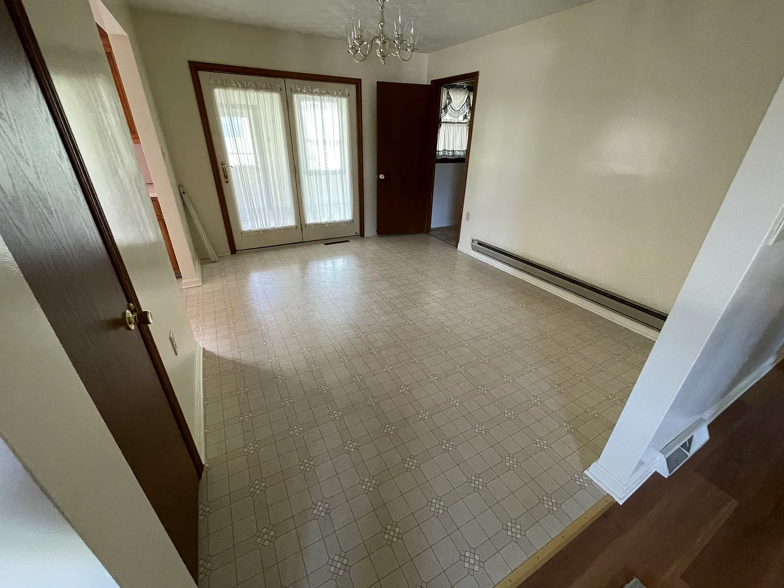 2 bed, 1.5 bath, 1300 sqft, $2,000 — Photo 4