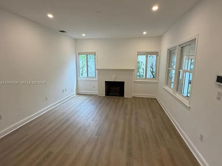 533 Minorca Ave — Photo 2