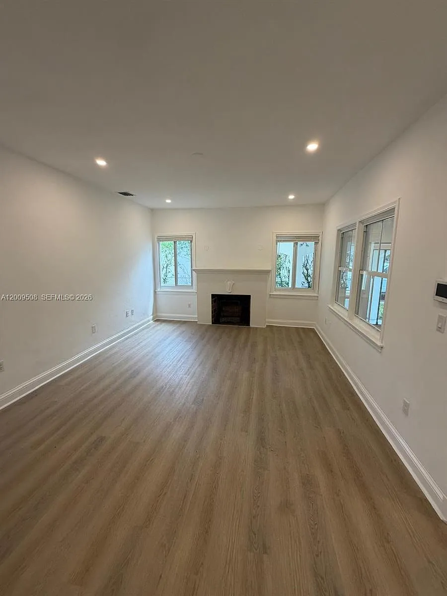 Building Photo - 533 Minorca Ave