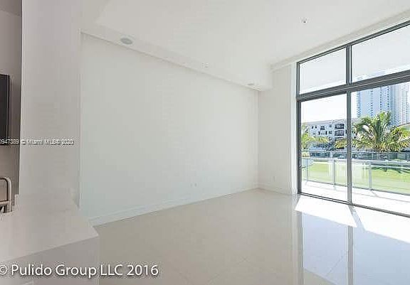 5th image of 3250 NE 188th St APT 104
