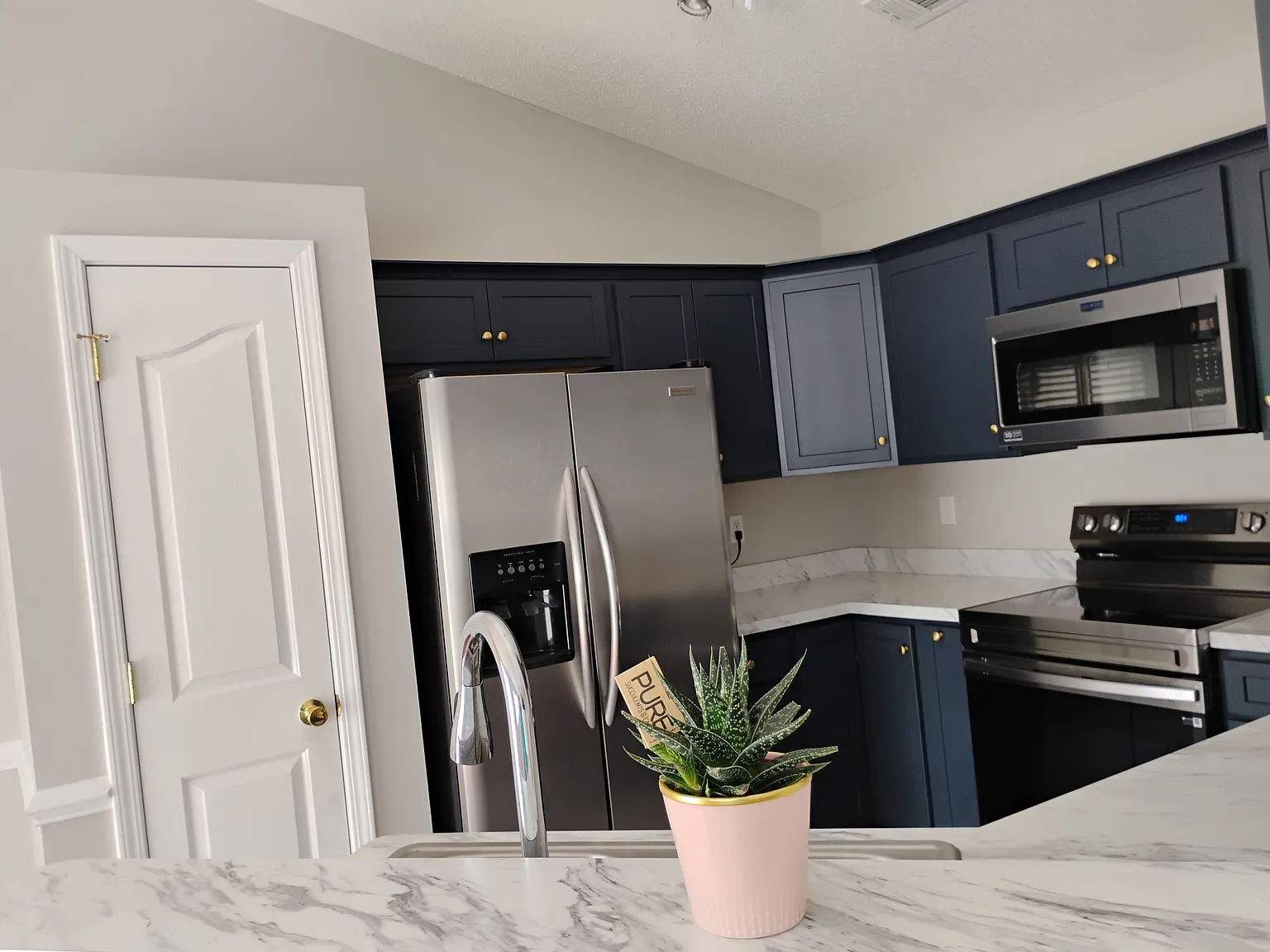 3 bed, 1600 sqft, $2,010 — Photo 4