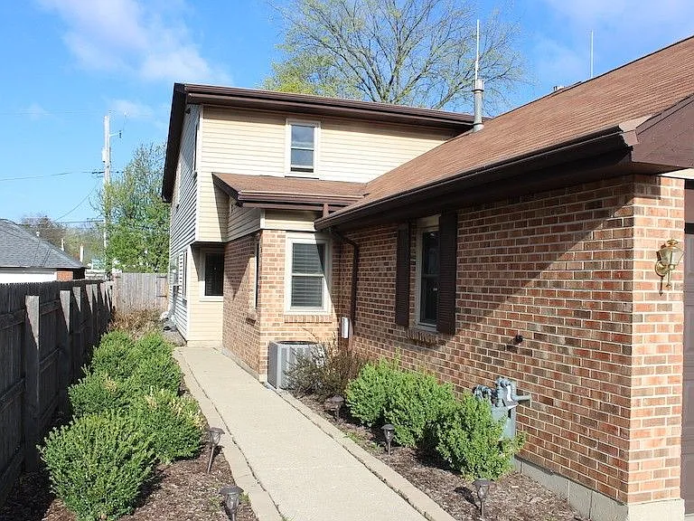 839 N Center St — Photo 15
