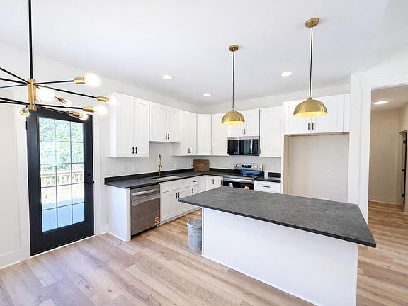 5th image of 390 Park Springs Rd