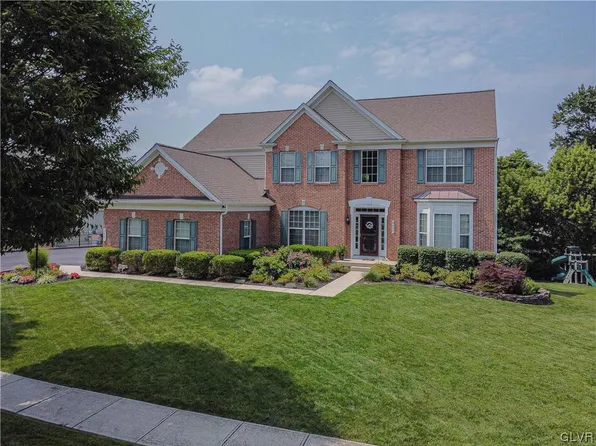 6687 Trafalgar Dr, Macungie, PA 18062