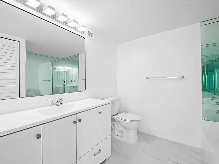 800 Parkview Dr #718 — Photo 15