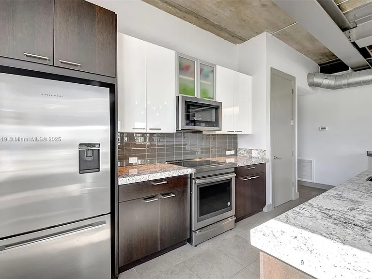 110 SE 2nd St #203 — Photo 11