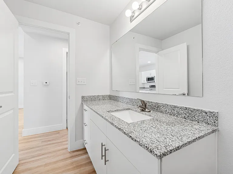 Ensign Apartments — Photo 17