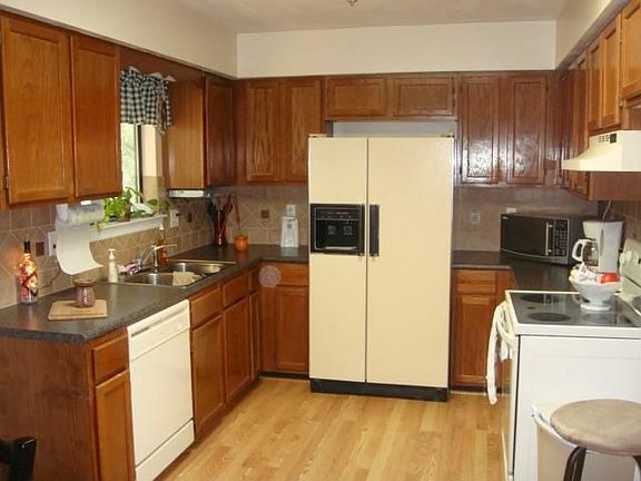 4th image of 2050 Elizabeth Dr