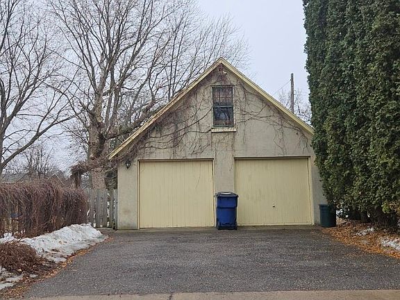 3rd image of 333 3rd Ave NE