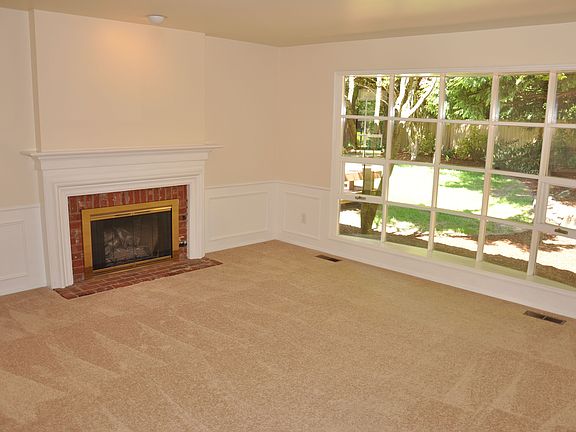 5th image of 3804 206th Pl NE