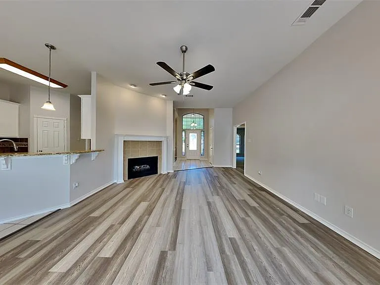 3016 Coventry Ln — Photo 5