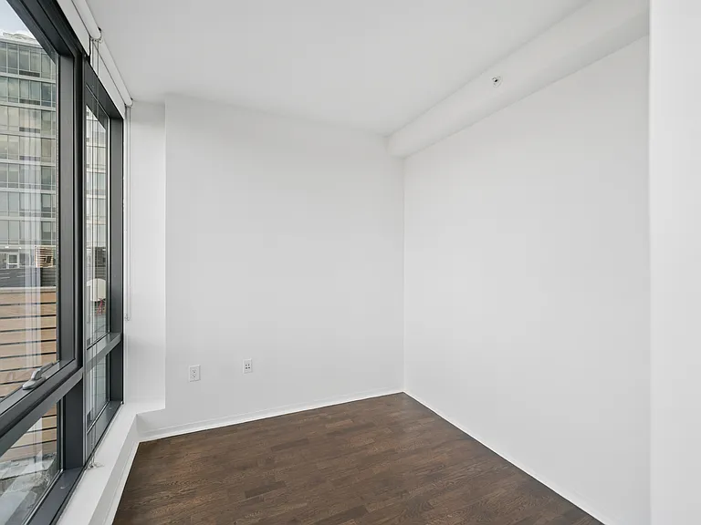 2032 1/2 Hudson St #503 — Photo 9