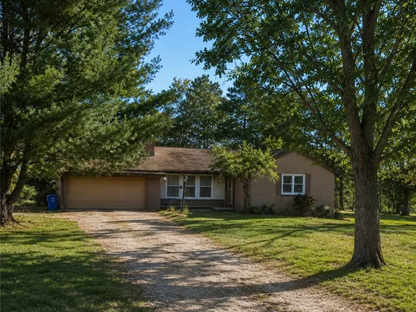 116 1st St, Evans City, PA 16033