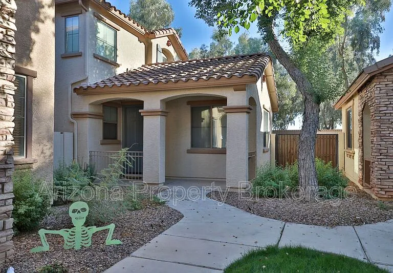 3879 E Santa Fe Ln — Photo 2