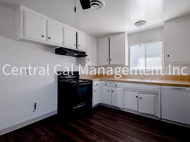 6208 Stine Rd — Photo 5
