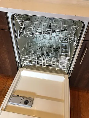 Rented by City Vista Inc | media 34