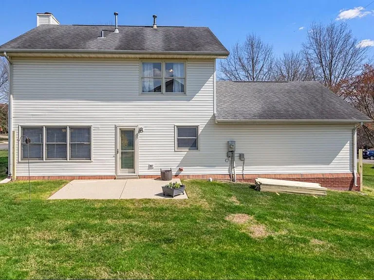 400 Amberley Dr — Photo 11
