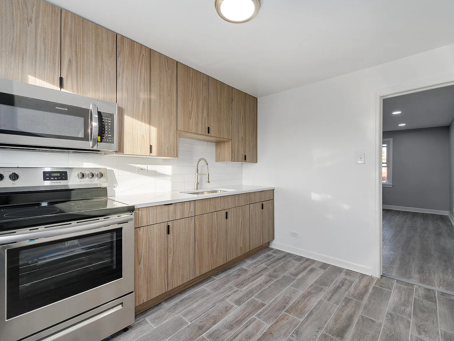 7520 N. Ridge Blvd — Photo 2