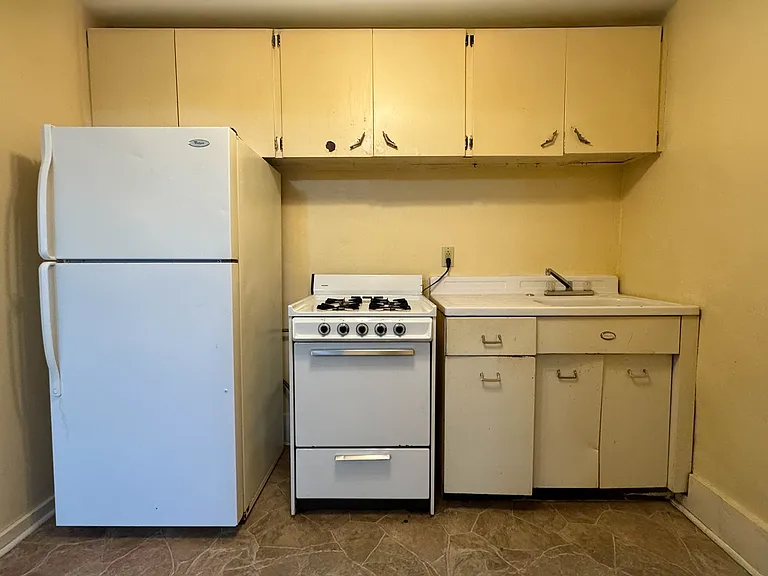 8-326 3rd St SW — Photo 5