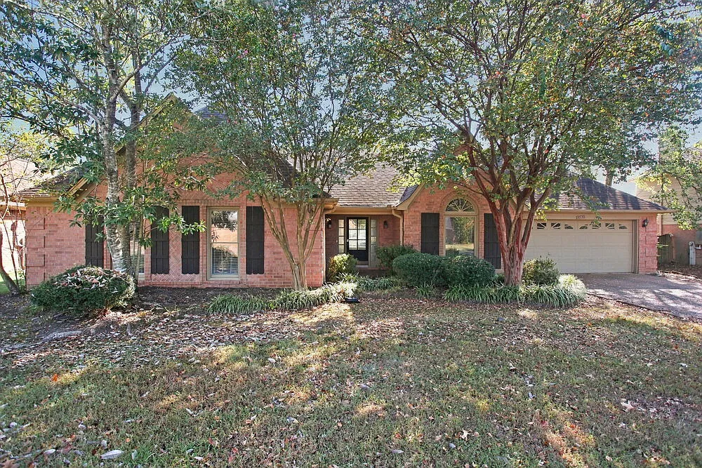 3 bed, 2.0 bath, 1893 sqft, $1,925 — Photo 1