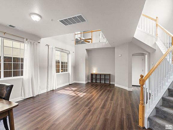 3rd image of 2537 Napoli Dr