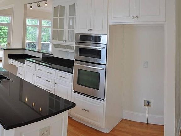 4th image of 26 Wellington Dr