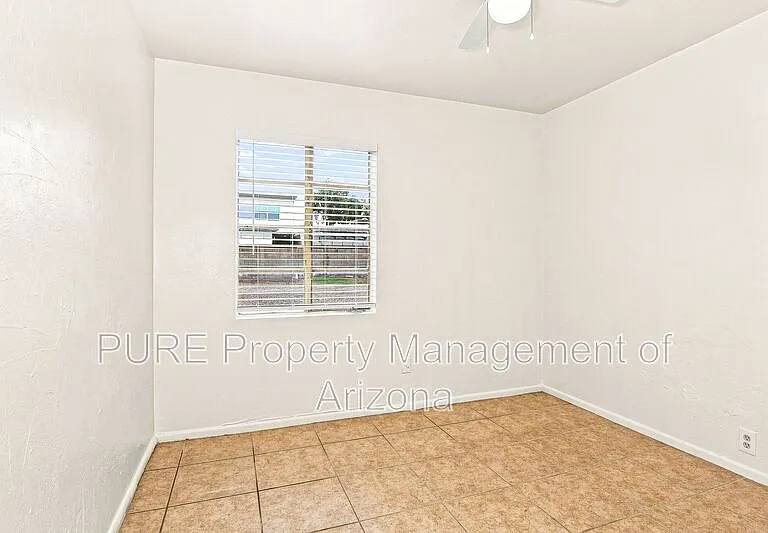 1251 E Rose Ln — Photo 13