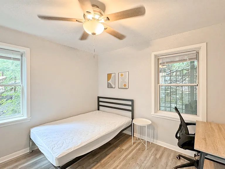 5735 Hobart St #1 — Photo 5