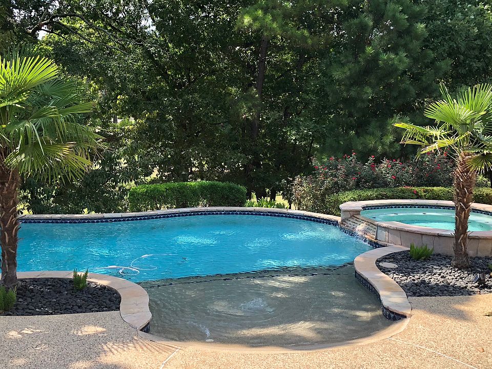 1st image of 1703 Oakmont Cir