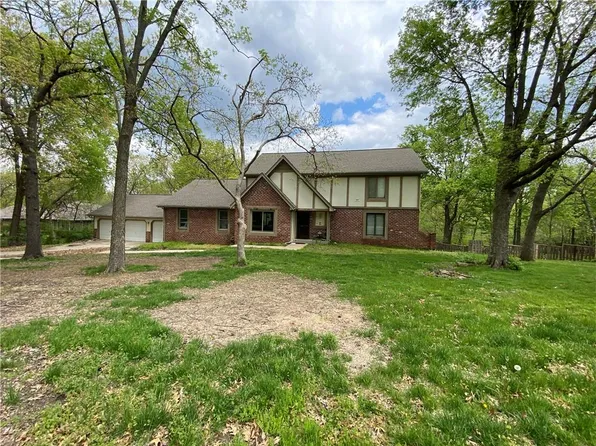 20806 Crickett Ln, Lenexa, KS 66220