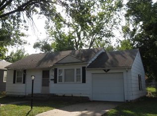 1210 N Sycamore St, Iola, KS 66749