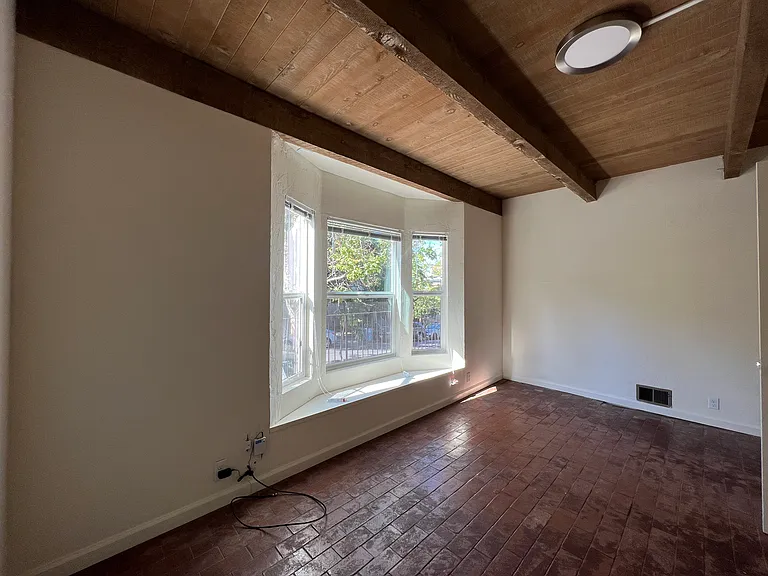 2541-2569 Le Conte Ave — Photo 41