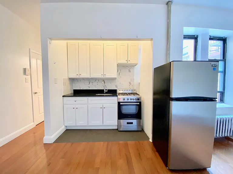 301 Sterling St #1A — Photo 3