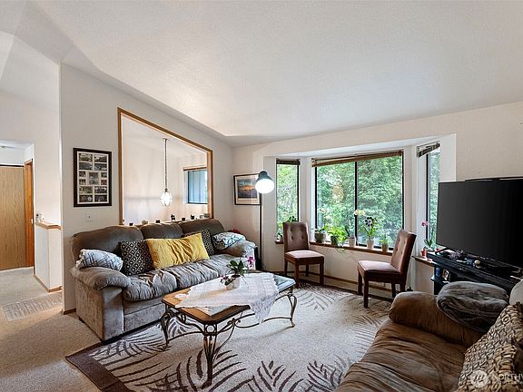 5th image of 6222 54th Avenue Ct W
