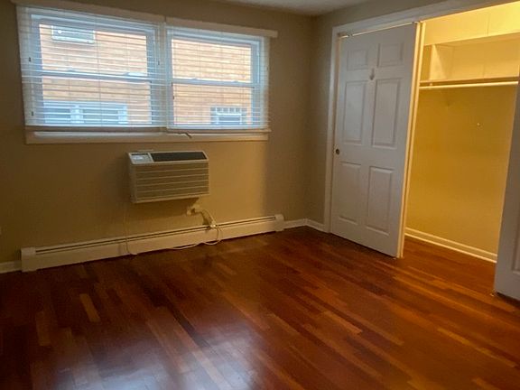 3rd image of 1247 E Washington St APT 202