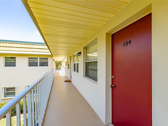 4th image of 7 Vista Gardens Trl APT 204
