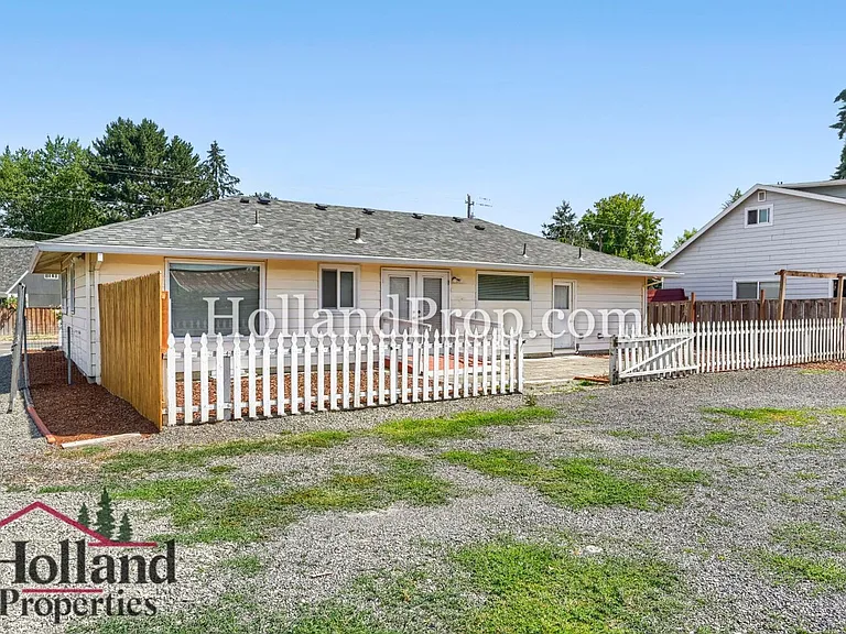 21820 Johnson St — Photo 16