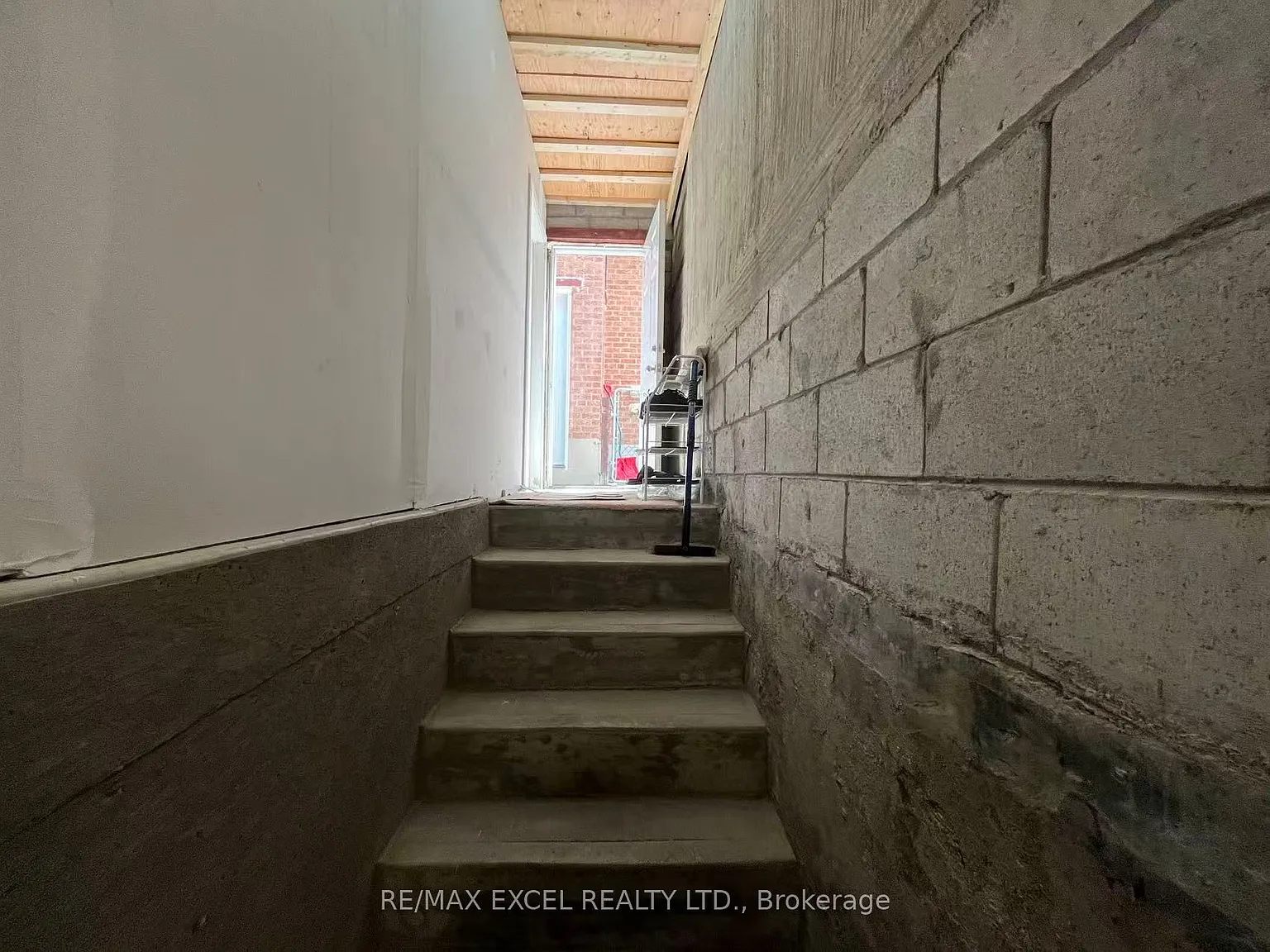 2 bed, $1,300 — Photo 3