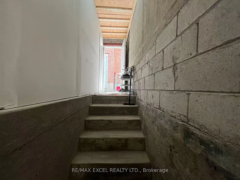 292 Huntsmill Blvd #BASEMENT — Photo 3