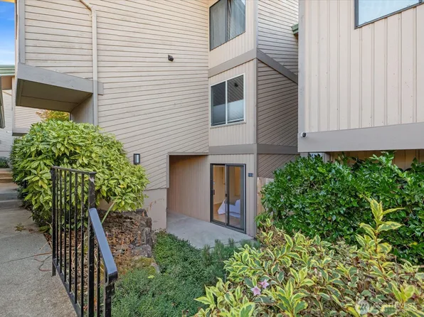 23001 Lakeview Drive #103, Mountlake Terrace, WA 98043