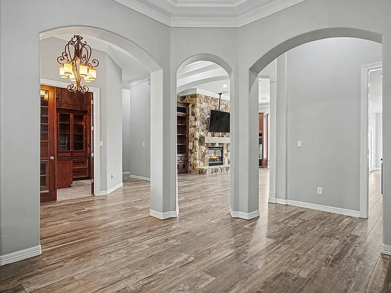 15569 Crown Oaks Dr — Photo 7