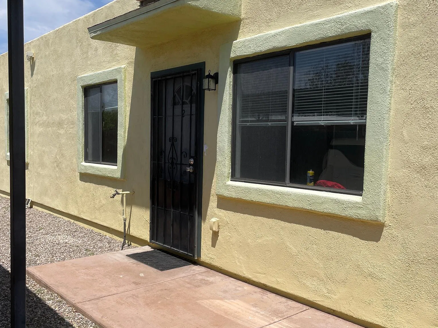 3 bed, 950 sqft, $1,600 — Photo 1