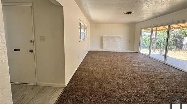 3 bed, 1290 sqft, $2,260 — Photo 4