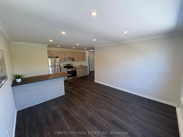 130 King St E #8 — Photo 4