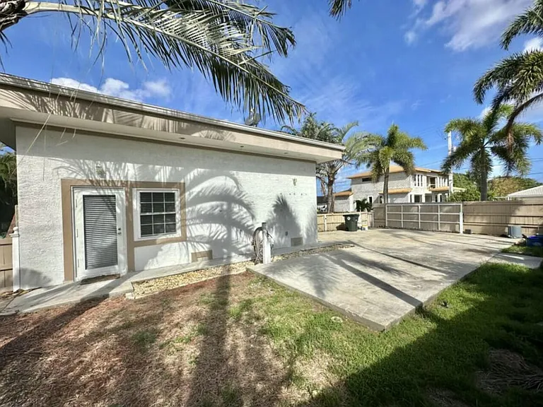 698 Forsyth St #2 — Photo 4