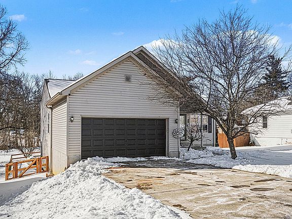 3rd image of 10125 Breezy Ln
