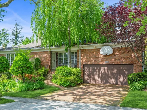 821 Longview Avenue, North Woodmere, NY 11581