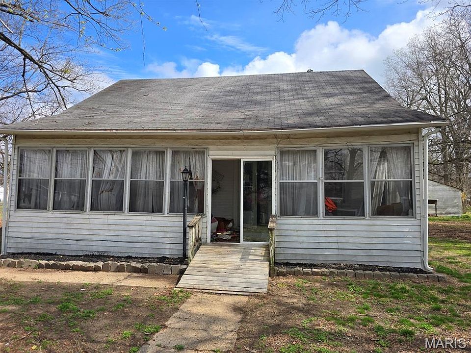 1st image of 205 Maxine St